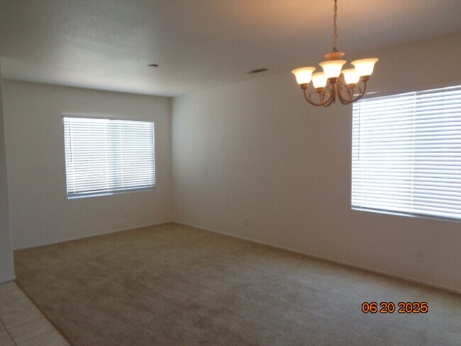 Foto del edificio - Spacious One Story in West Palmdale with 1...