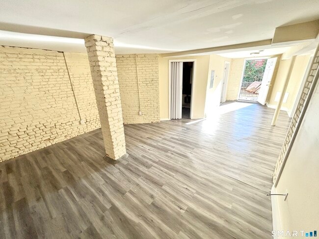 Building Photo - 125 Hillside Ave
