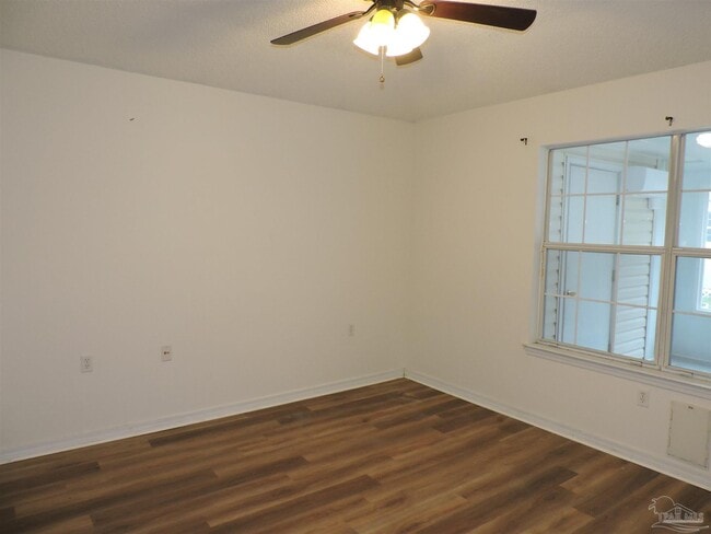 Building Photo - 2320 Trailwood Dr