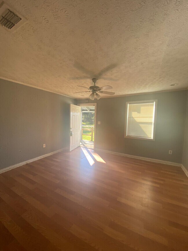 Foto del edificio - 312 Celery Ave S