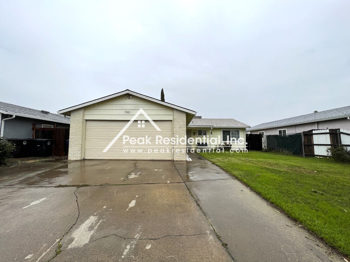 Foto principal - Nice 3bd/2ba Home with 2 Car Garage