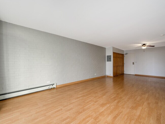 Foto del edificio - 3900 N Pine Grove Ave