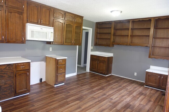 Building Photo - 929 Sunset Dr