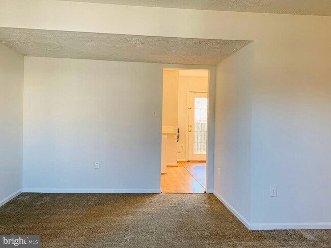 Building Photo - 8627 Reinecke Ct