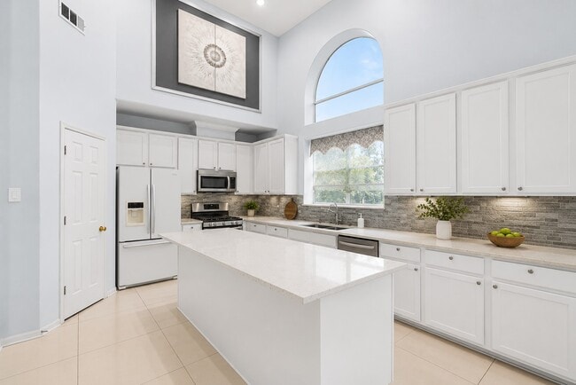 Building Photo - 23707 Hackberry Dr