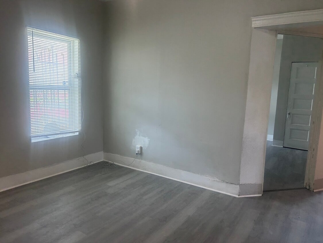 Photo - 2163 E 84th St (Cleveland, OH)