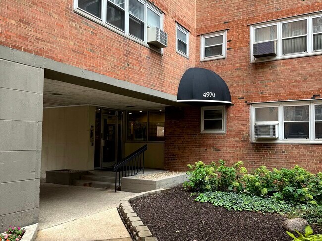 Building Photo - 4970 N Marine Dr