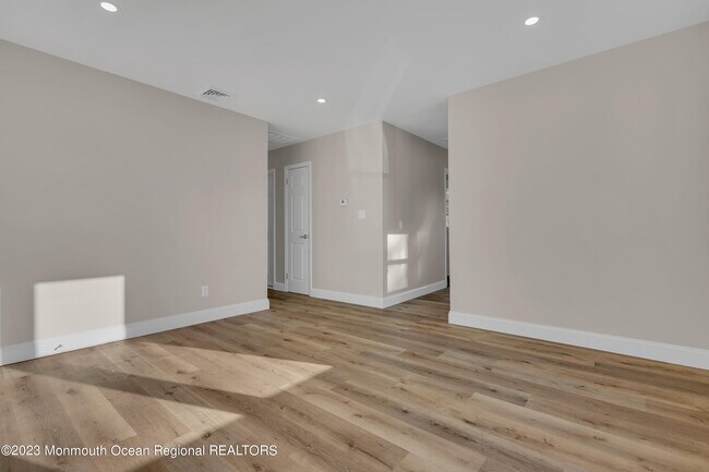 Building Photo - 531 Holly Village Ln