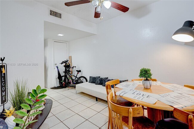 Building Photo - 502-504 Phippen Waiters Rd