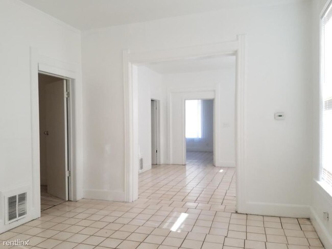 Building Photo - 3 br, 1 bath Apartment - 727 S 9th Street