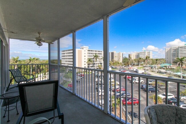 Building Photo - ** OFF-SEASONAL OR 6 MONTHS AND 1 DAY TO 8 MONTHS ANNUAL 1 BEDROOM\1 BATH CONDO AVAILABLE MAY-DEC...