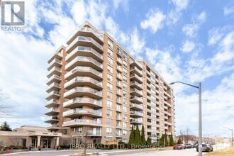 Building Photo - 1150-1150 Parkwest Pl