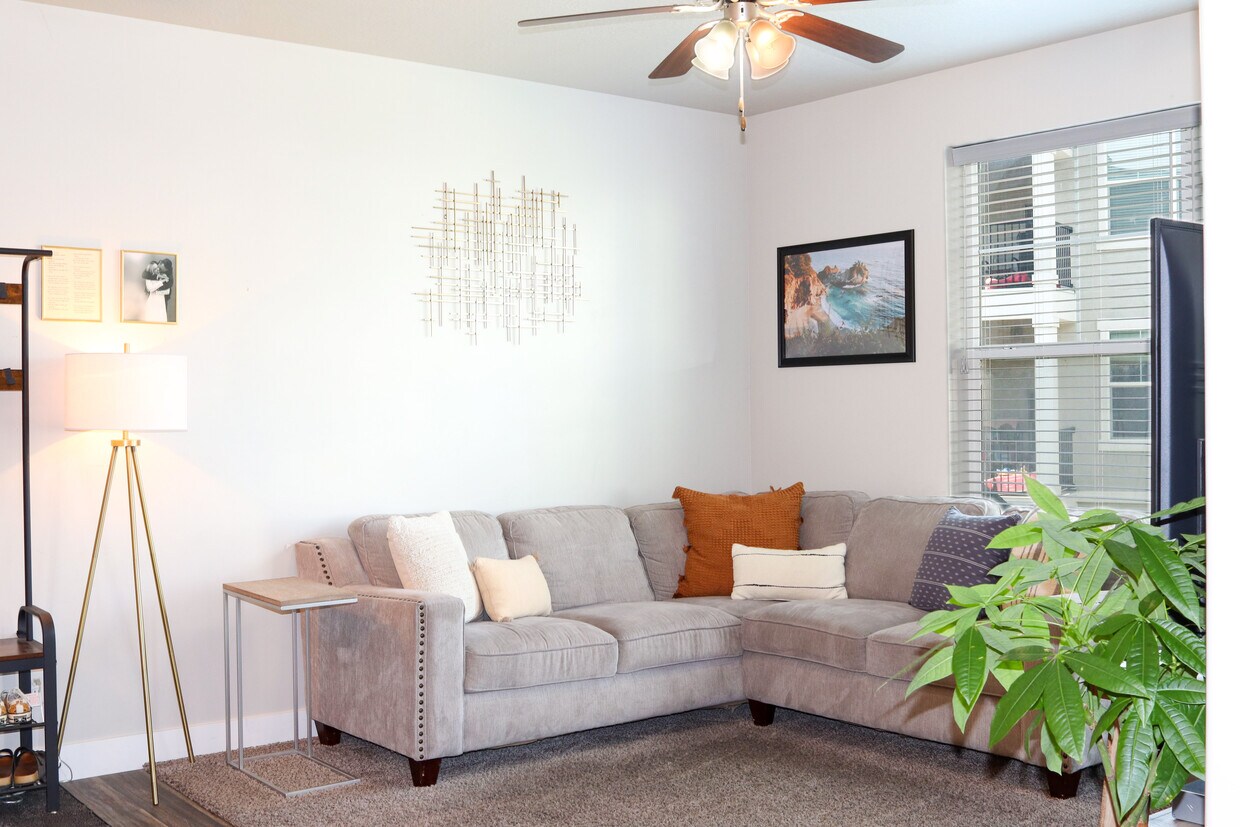 94 W Seasons Dr Unit 94, Vineyard, UT 84058 Condo for Rent in