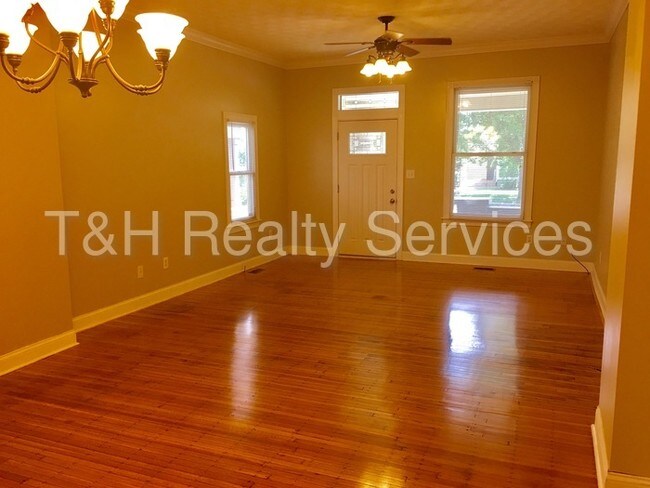 Building Photo - 2540 N Talbott St