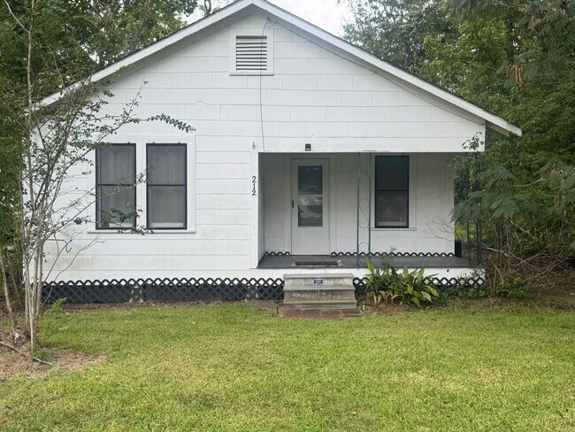 Foto del edificio - Charming 2 Bedroom 1 Bath In Boyce!