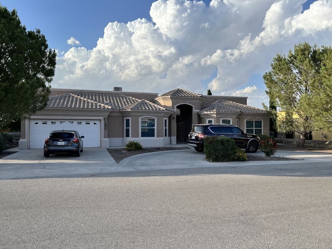 Primary Photo - 1031 Los Moros Dr