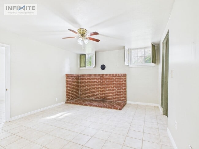 Foto del edificio - One Bedroom Apartment in the Heart of Down...