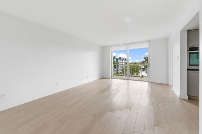 Foto del edificio - 16546 NE 26th Ave