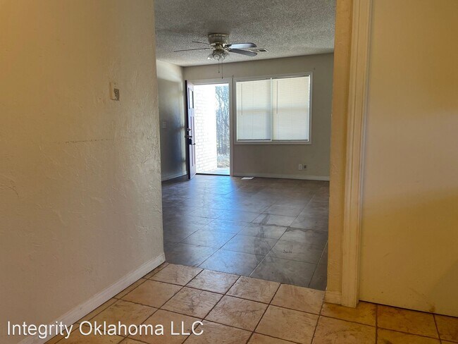 Building Photo - 3 br, 1.5 bath House - 702 S. Drexel St #1