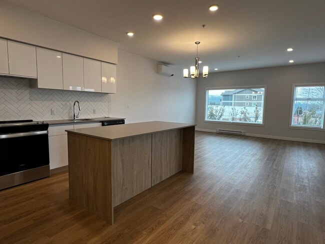 Building Photo - 3700 Burde St