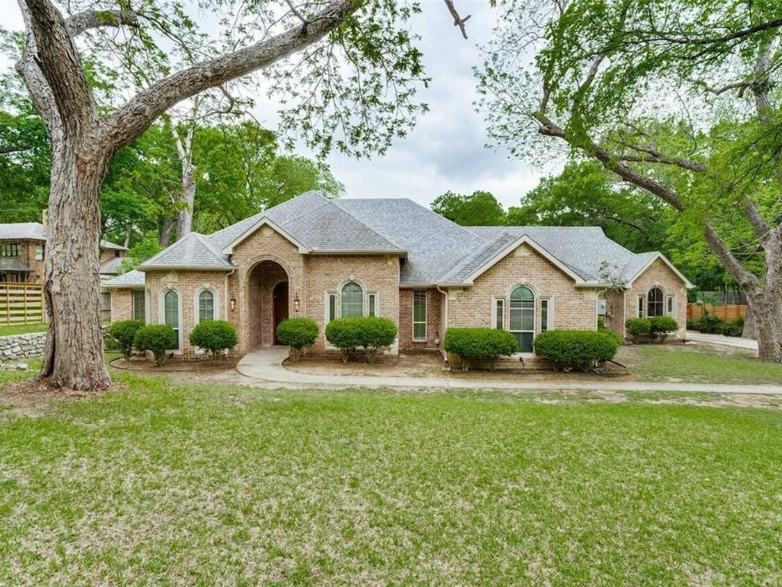 Primary Photo - 6 Bedroom Single Family Home in Cedar Hill