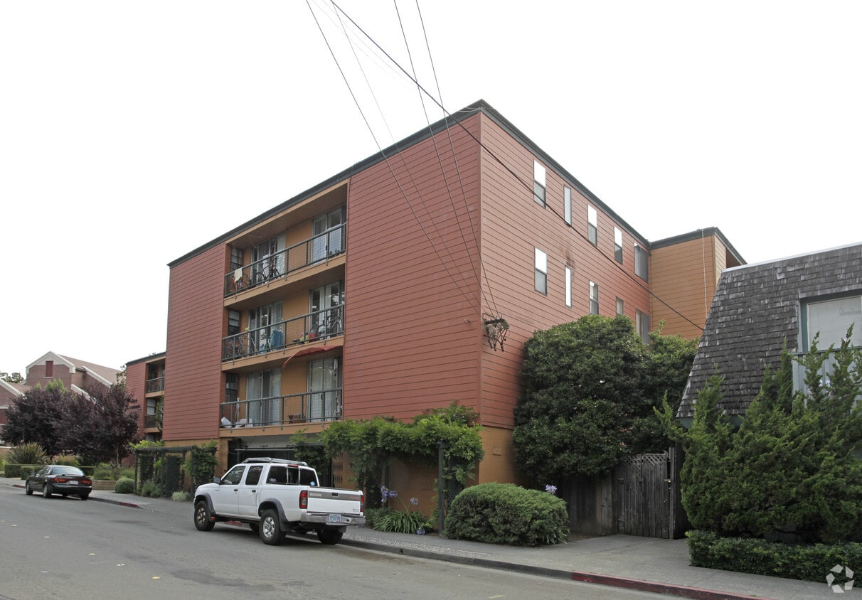 Building Photo - Elliott Avenue Apartments.
