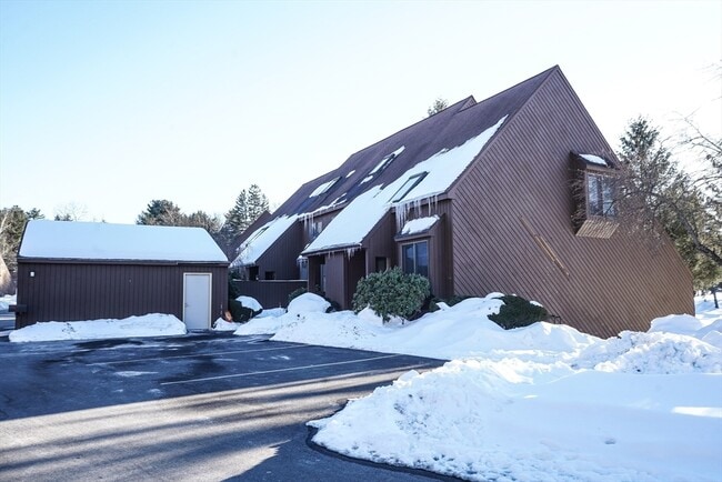 Foto del edificio - 40 Spring Cove Rd