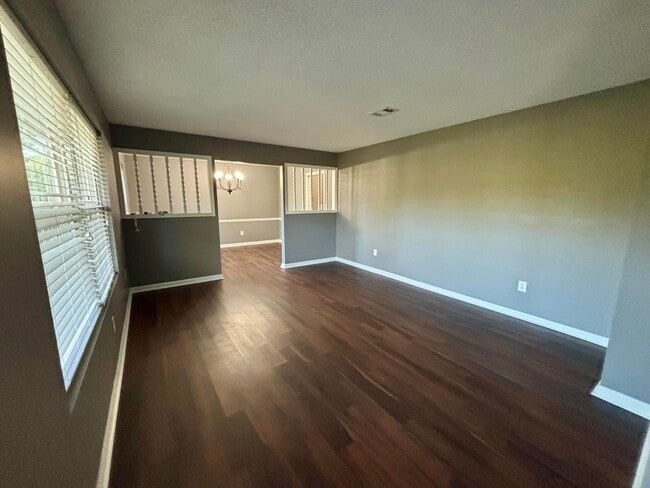 Building Photo - 2714 Fair Oak Ct