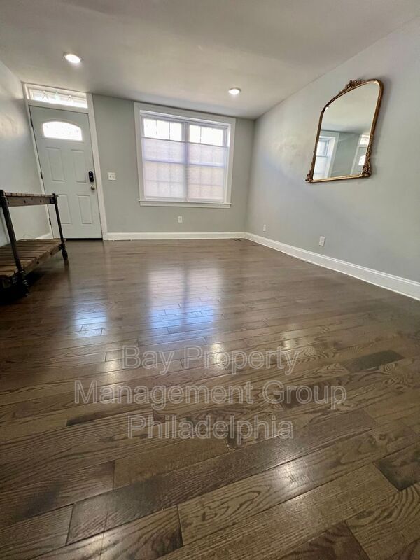 Building Photo - 920 Sigel St
