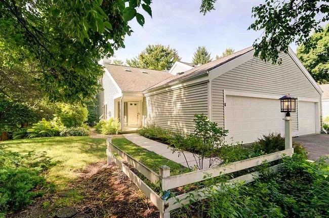 Building Photo - 11 Gray Birch Trl