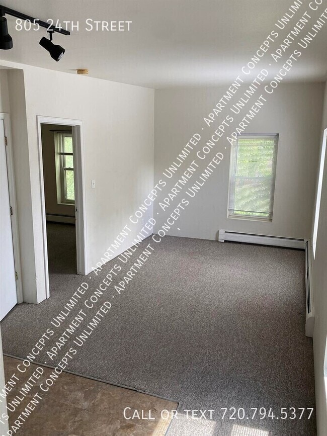 Building Photo - 805 24th St