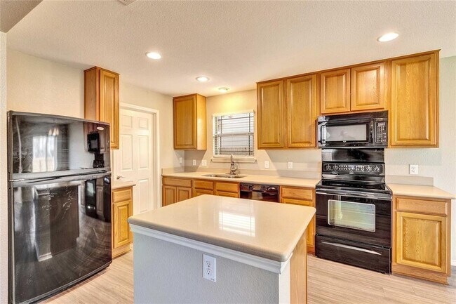 Building Photo - 5601 Sunday Silence Dr