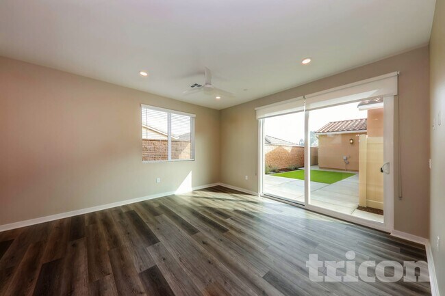 Building Photo - 639 Citron St