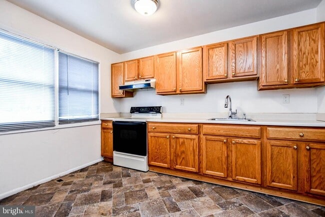 Building Photo - 1827 Grempler Way
