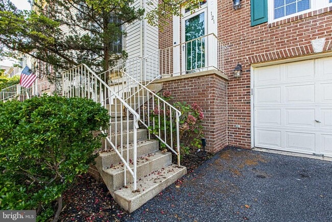 Building Photo - 121 Steven Ln