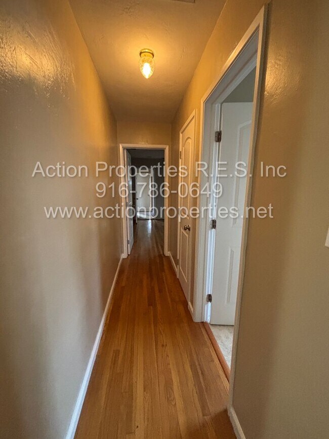 Foto del edificio - Move In Special! Central Roseville -  4 Bed, 2 Bath - Single Story - Separate Living and Family R...