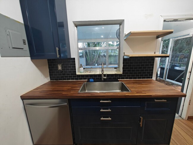 Foto del edificio - 76 NE 170th St