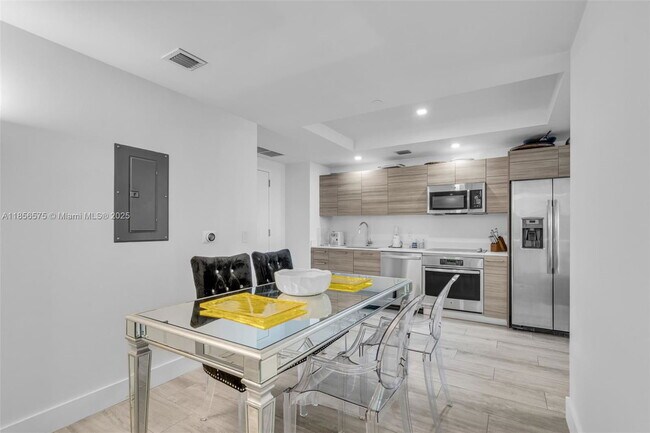 Foto del edificio - 121 NE 34th St
