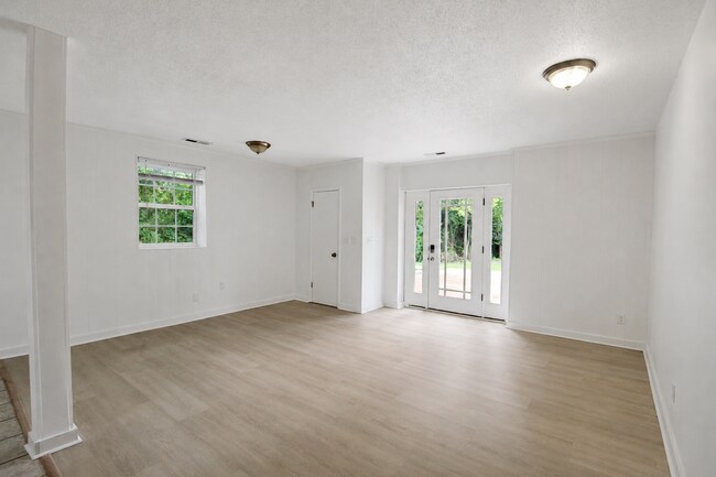Foto del edificio - 3990 Seven Springs Rd