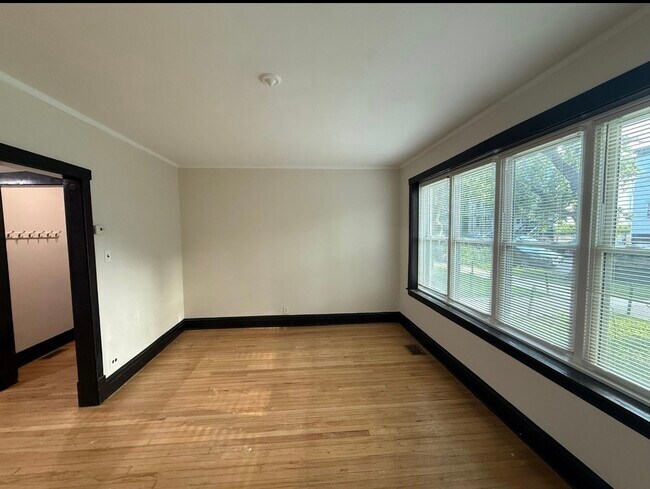 Foto del edificio - 2653 N Marshfield Ave