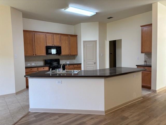 Foto del edificio - 7732 Uvalde Way