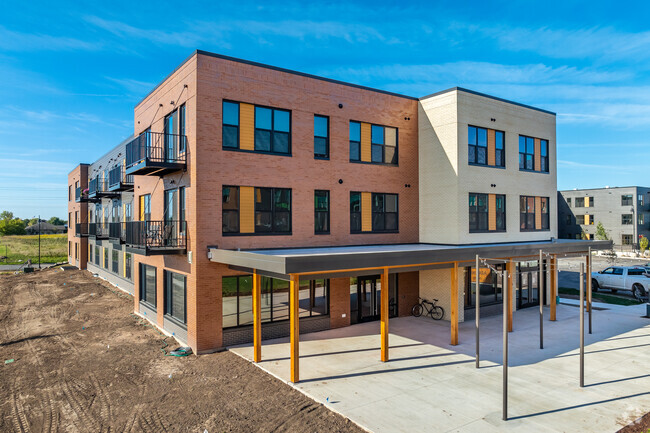 Building Photo - The Apartments at North Town