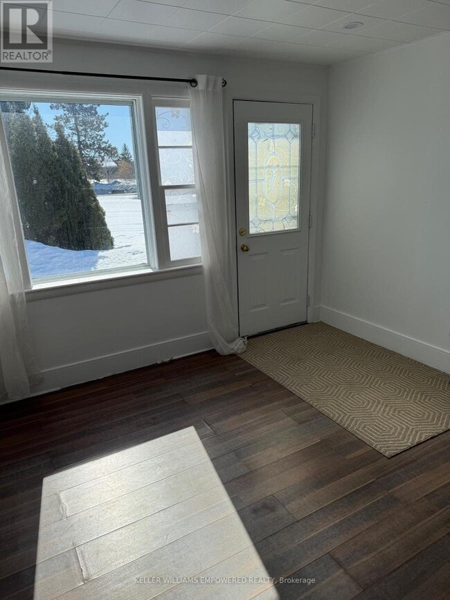 Building Photo - 328 Little Ave