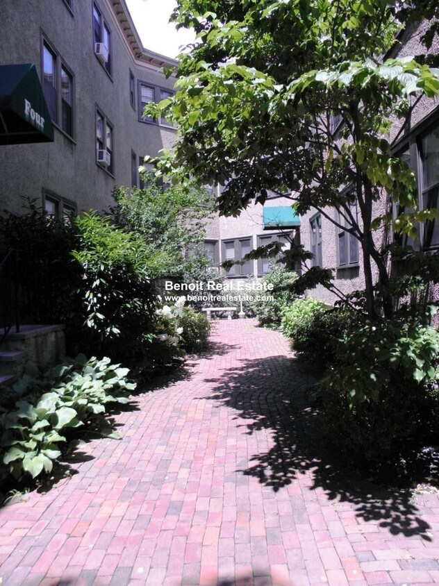 Primary Photo - 3 Oak Terrace