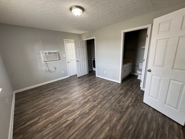 Building Photo - River Valley Apartments