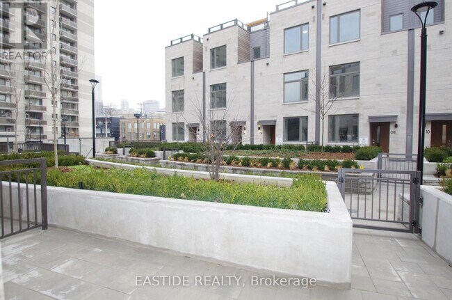 Photo du bâtiment - 165 Pears Ave.