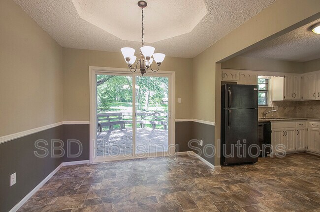 Foto del edificio - 7808 Woodson Rd