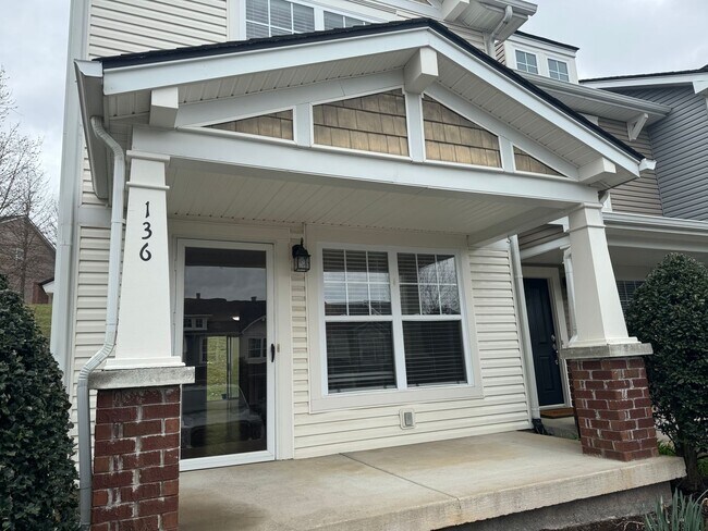 Building Photo - Great Townhouse In Perfect Nashville Location
