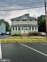 Building Photo - 23 College Ave
