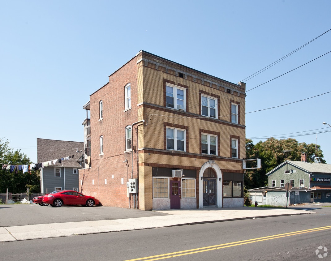 Building Photo - 638-640 Stanley St